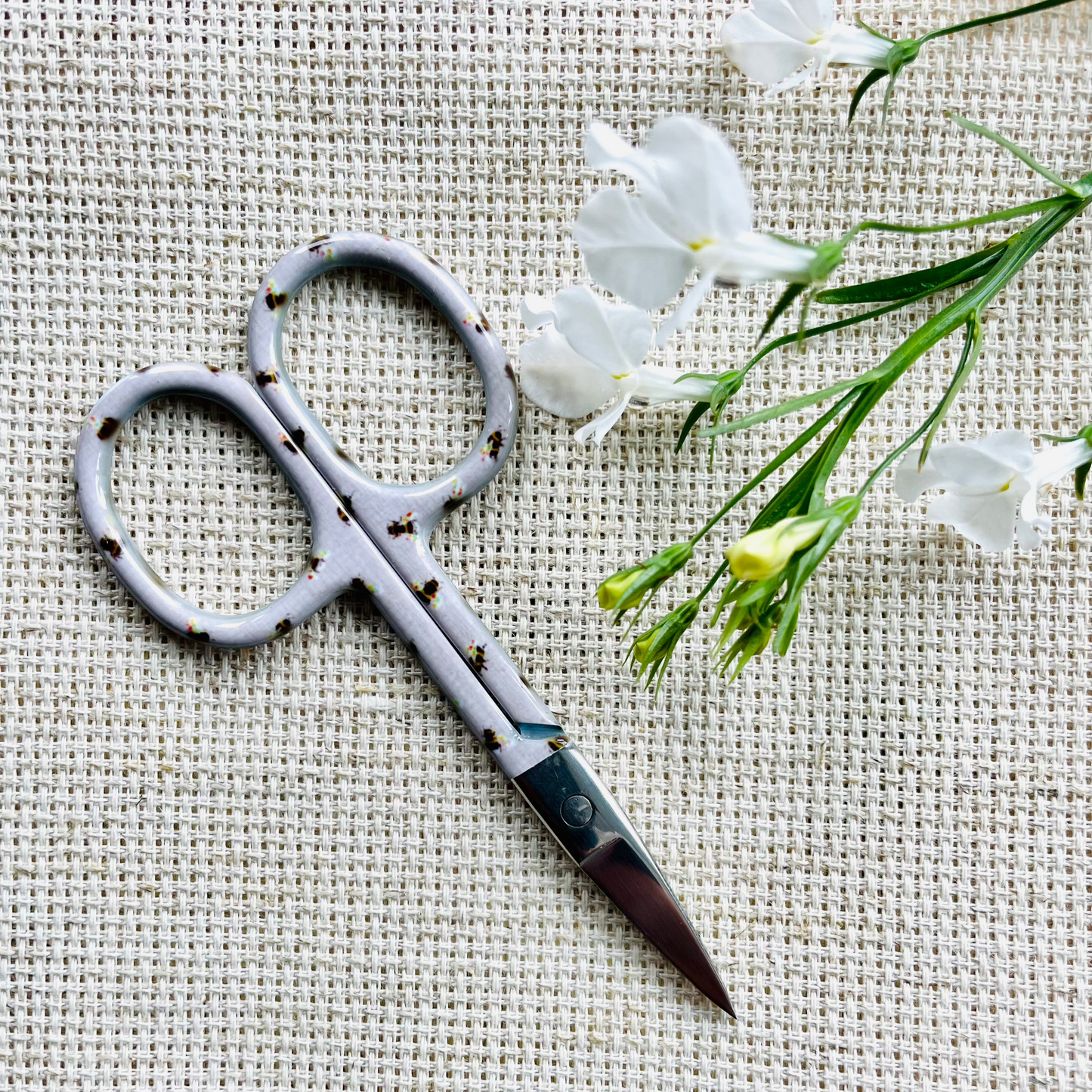 Broderisaks – velg mellom blomster, bier eller fugler 🐝🌸🕊️