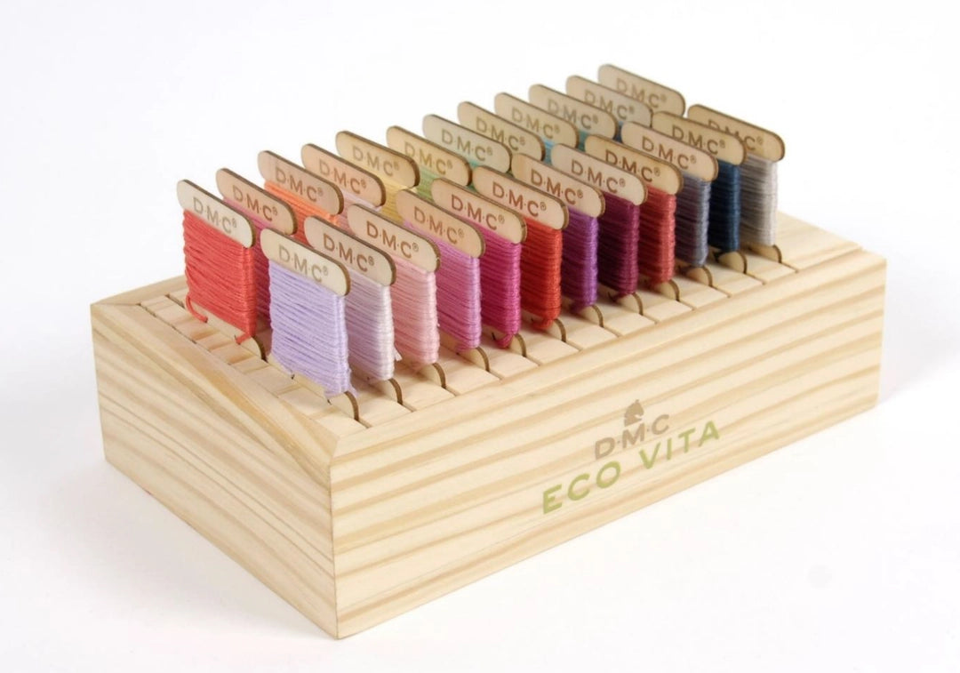 DMC Eco Vita oppbevaringsboks – med 24 bobbiner