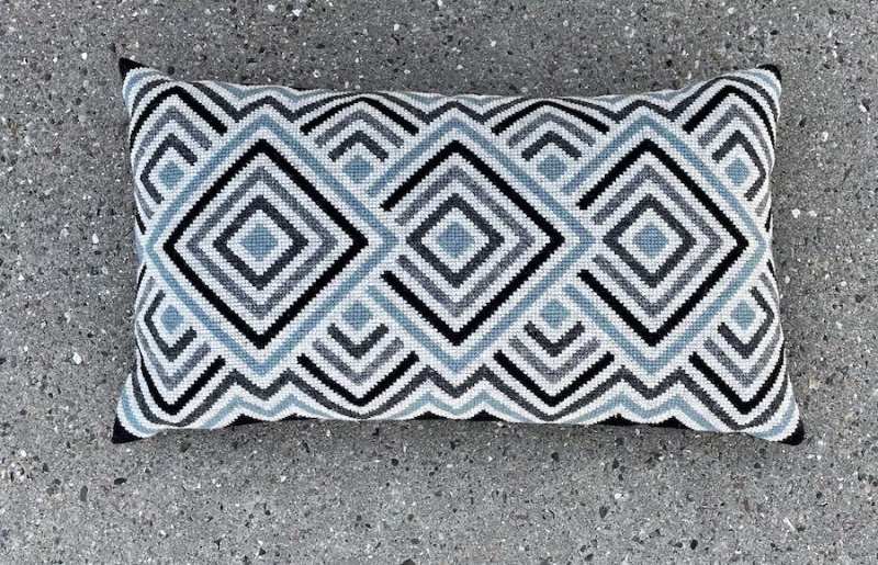 Hypnotized pute ca 29x49 cm