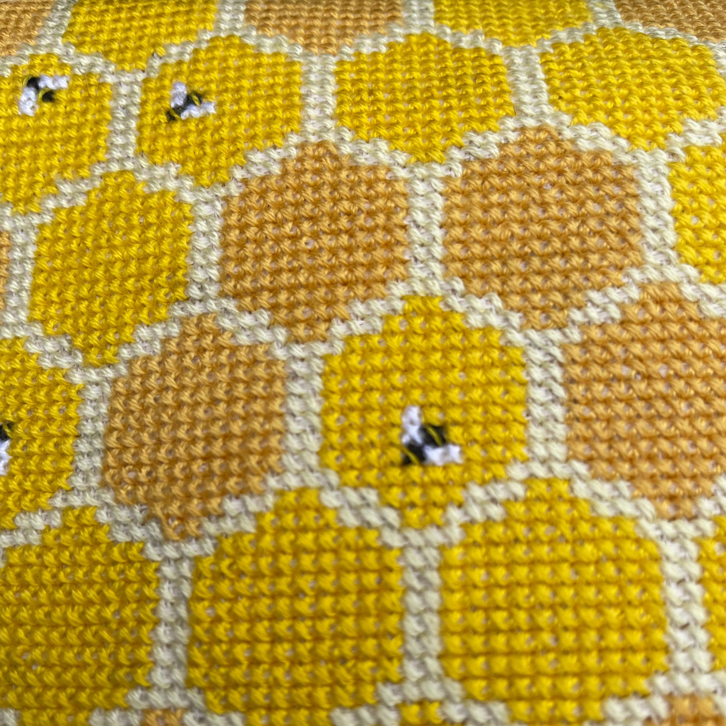 🐝 Bee Good clutch