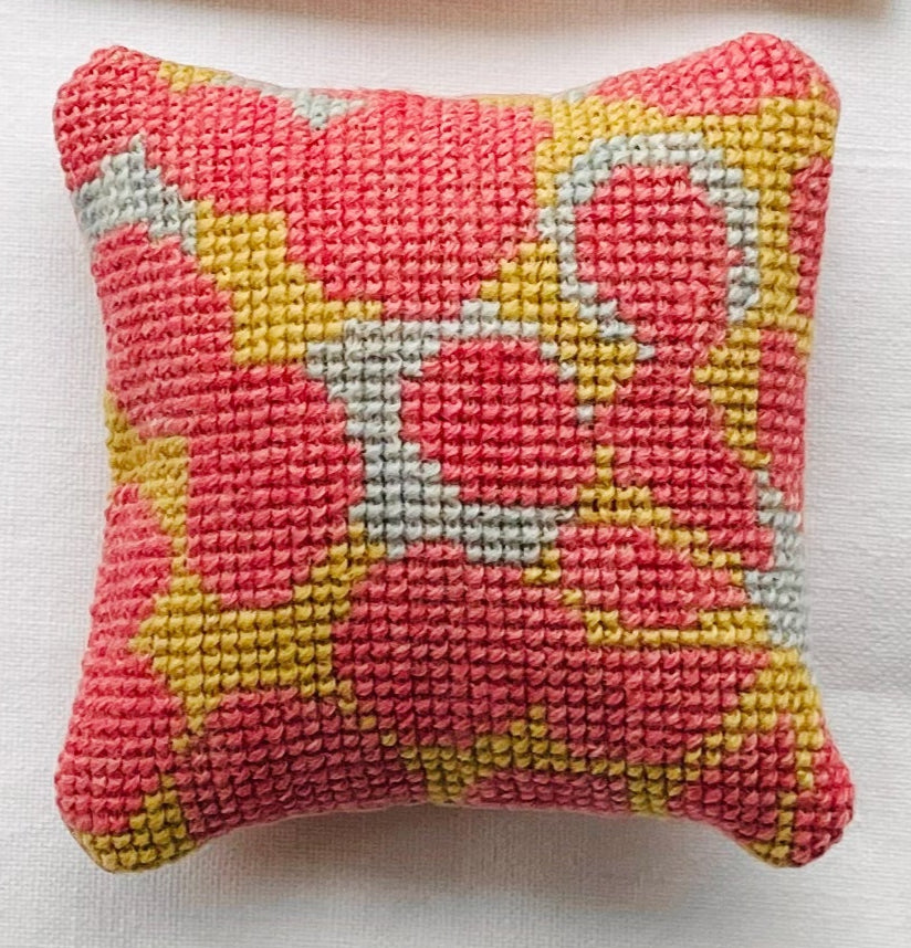 Småblomster - nålepute broderisett
