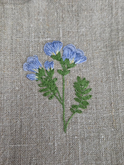 Jakobsstige brodert pung i lin, nærbilde av sting