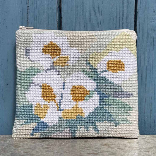 Ferdig brodert Høstanemoner clutch