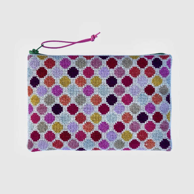 Nydelig clutch i polkadot mønster