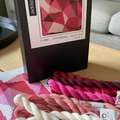 Angles broderikit med mønster og eske