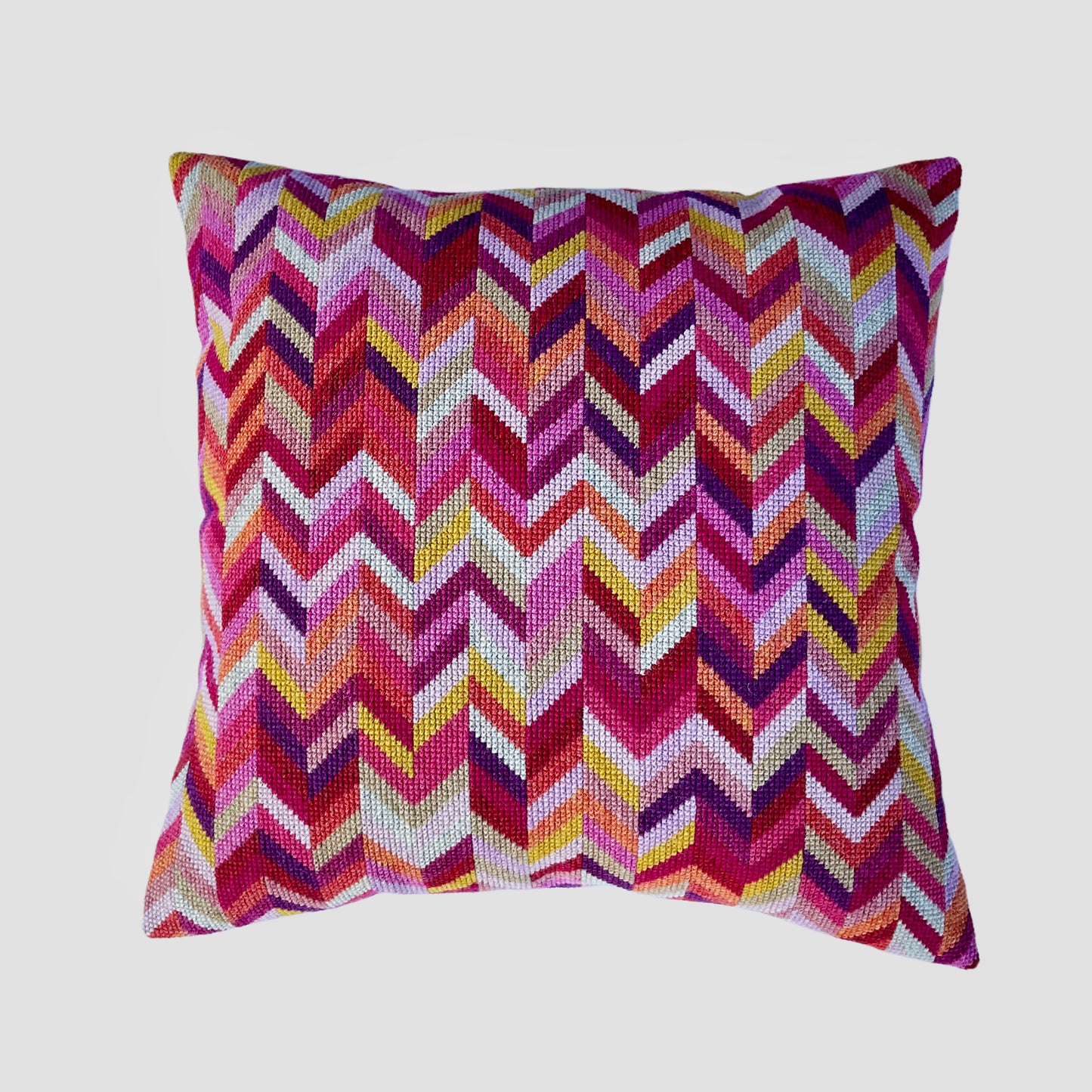 Brodert bazar pute i grafisk sikk sakk mønster