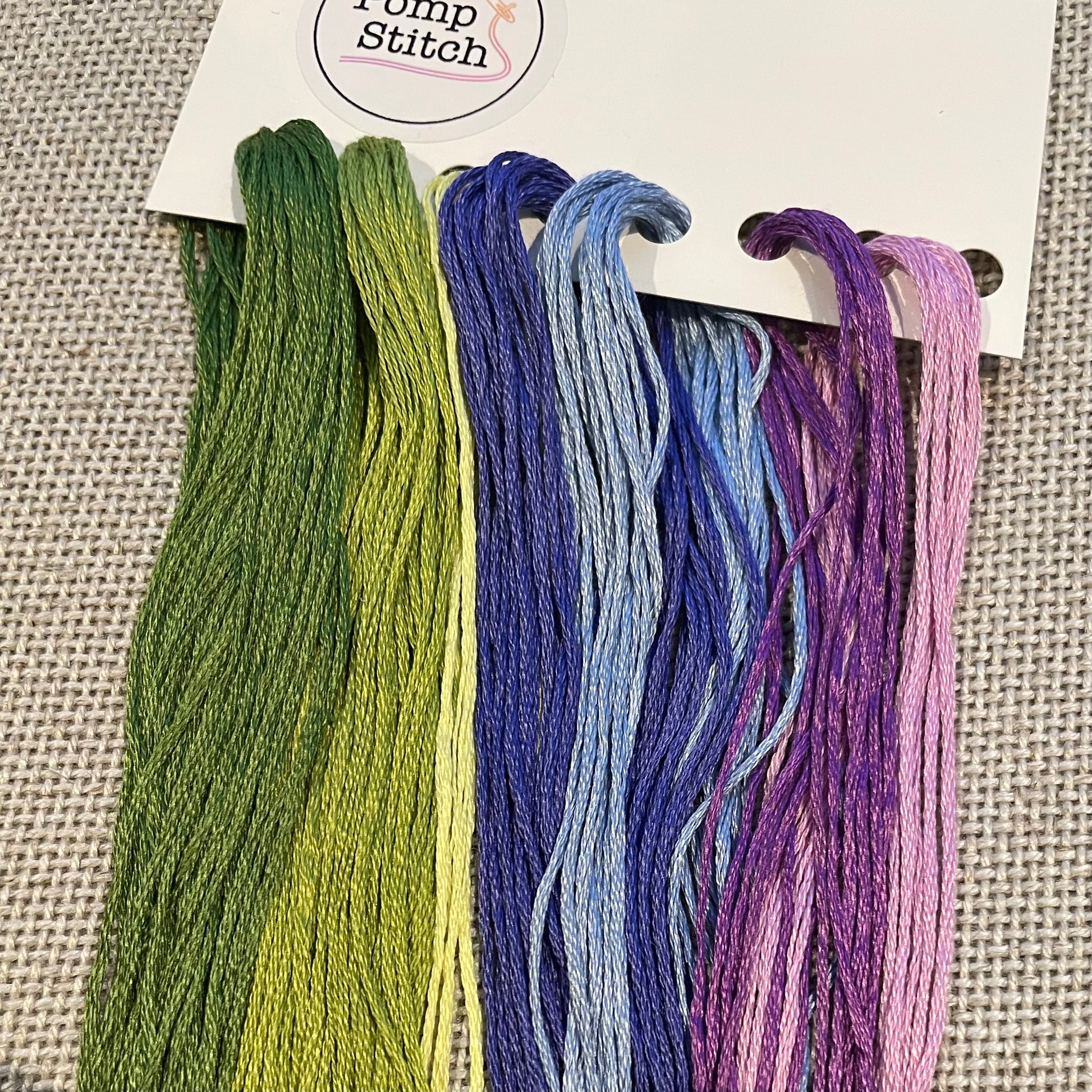 Blue flower nærbilde av dmc broderigarn