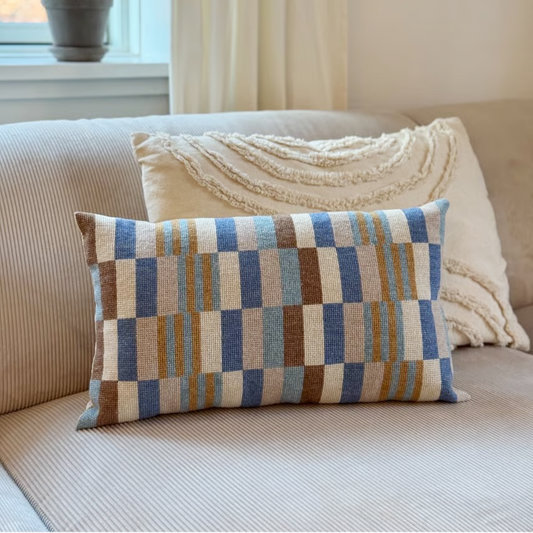 Blue stripes pute i lys sofa