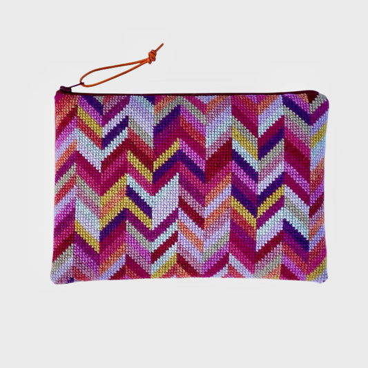 Ferdig brodert carmen clutch