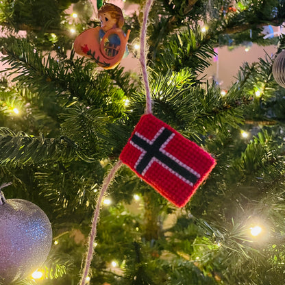 Nærbilde av flaggremse på juletre