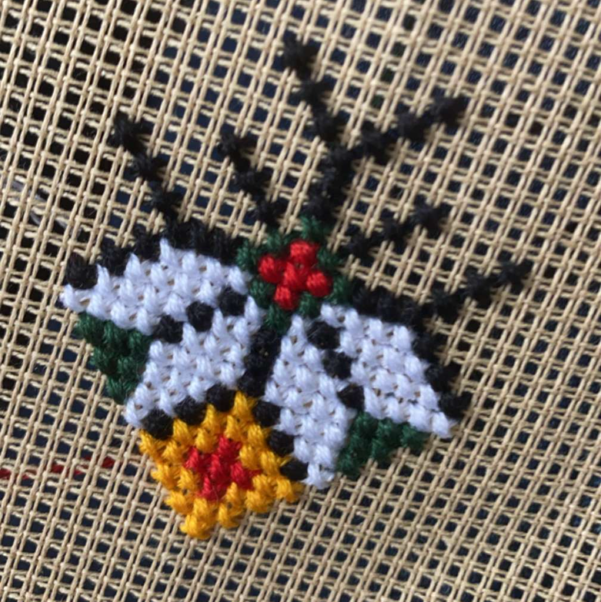 Nærbilde av hardanger broderi