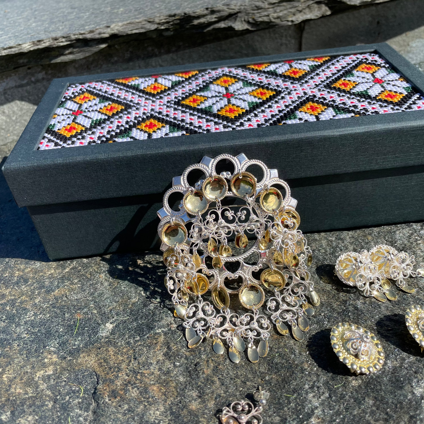 Hardanger bunadseske