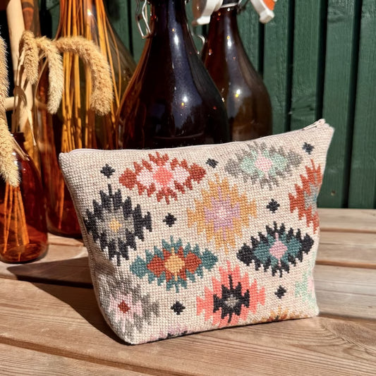 Kilim clutch med bunn - Broderikit i korssting