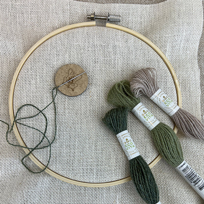 Permin nålemagnet med broderiring og DMC garn