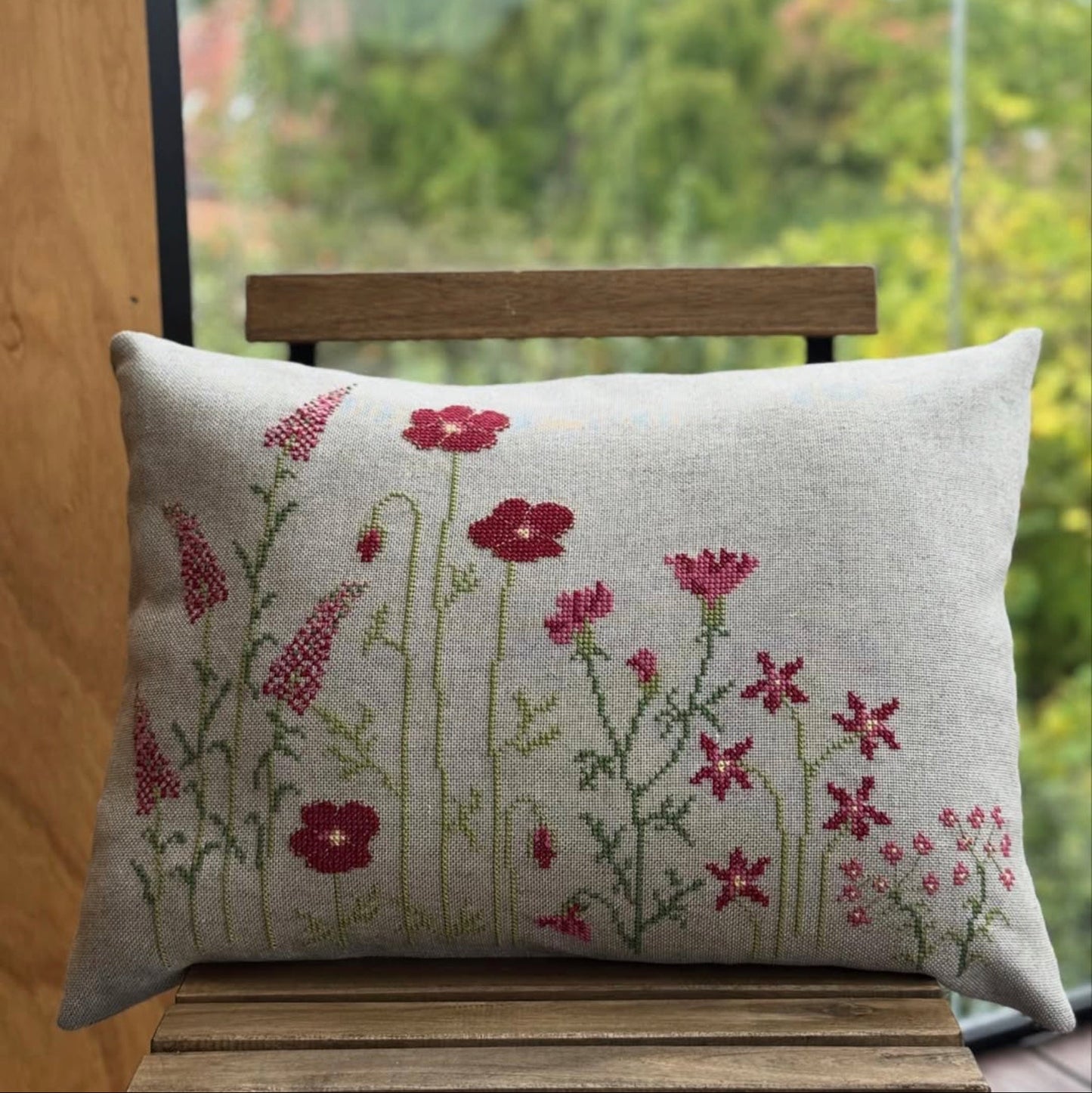 Red flower pute ferdig brodert i miljø