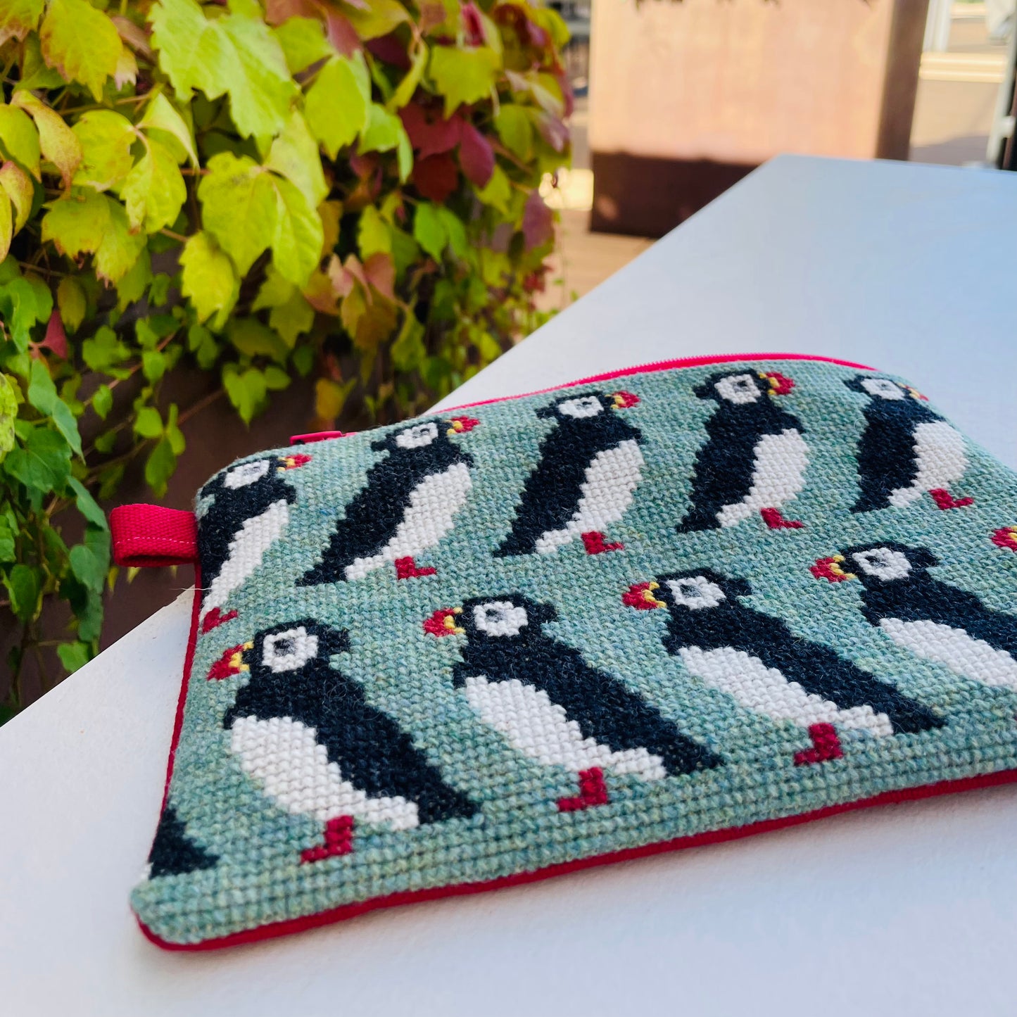 Sjarmerende Lundefugl clutch i miljø