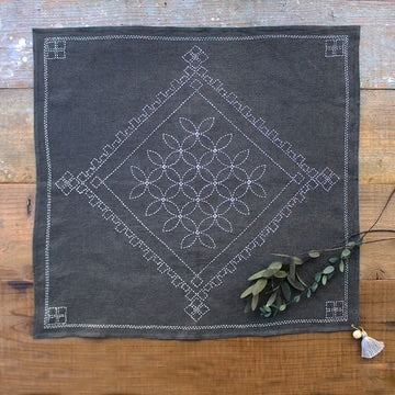 Ferdig linserviett med shasiko broderi