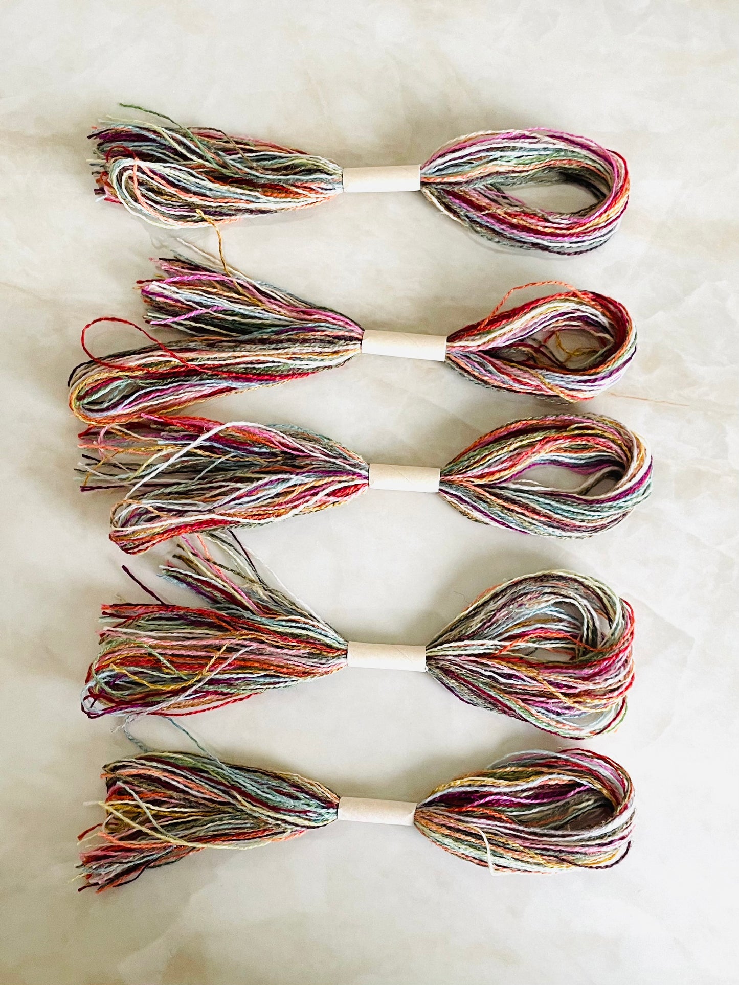 Closeup av Baldyre Pick 'n Mix garn - 5 nøster