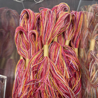 nærbilde rosa pick n' mix garn