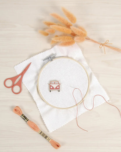 DMC broderisaks med magnet nåleholder